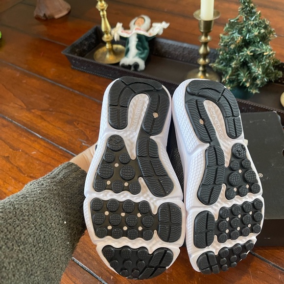 Under Armour NIB boys UA BPS  Assert 10 wide AC size 11k 2E wide - Picture 6 of 7